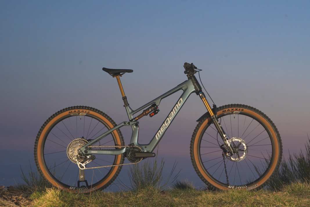 Megamo is one of the first manufacturers to come out of the woodwork with the DJI motor. The enduro model Reason and the trail bike Reason Air are each available in several carbon and aluminium versions. The prices are between 4999 and 11999 euros.
