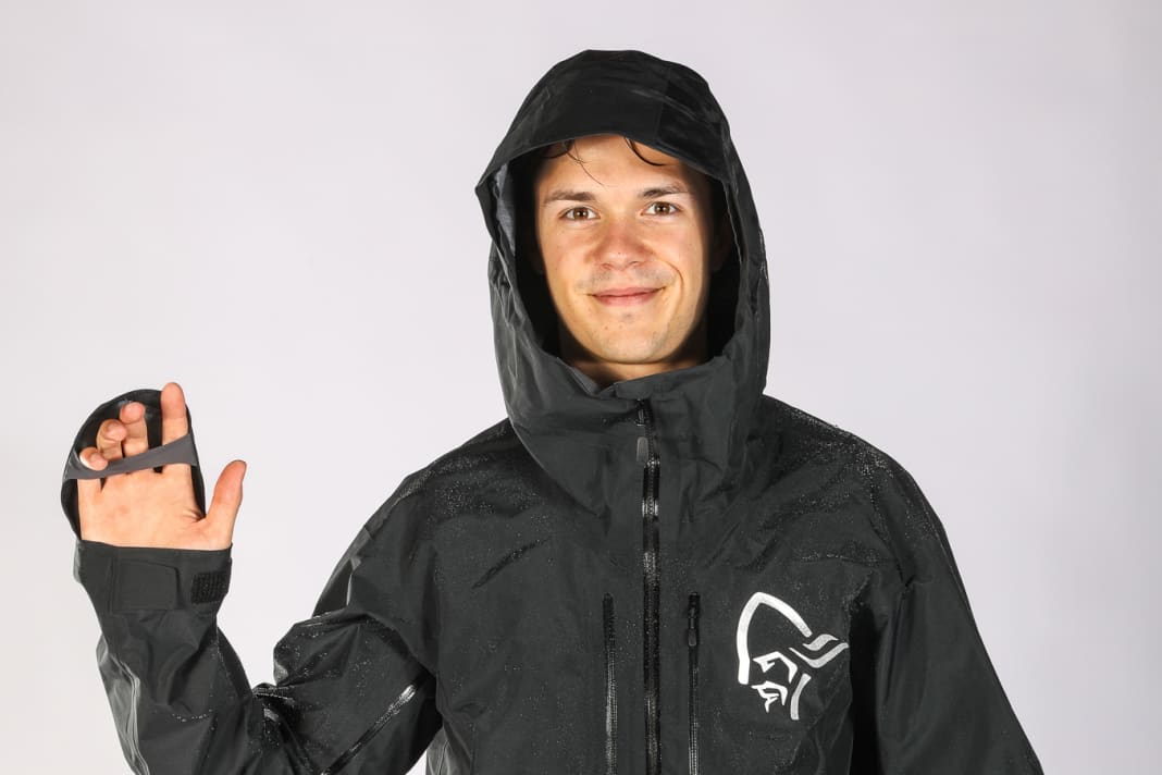 Norrona verwendet Gores Top-Membran. Dementsprechend teuer ist die umfangreich ausgestattete Jacke | Georg Grieshaber