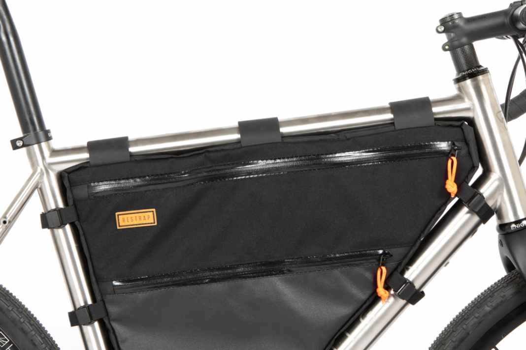 Seun Alaba uses the Full Frame Bag Medium, with a capacity of 7.5 litres and a weight of 322 g.