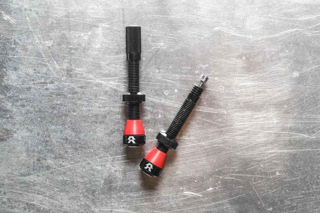 The reserve valves should allow significantly more air to flow into the tyre and effectively prevent the interior from sticking.