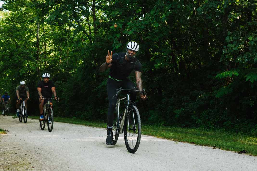 32-inch wheels or not – next to LeBron James, even the XXL Grizl still looks small. Do we need 36-inch ones after all?