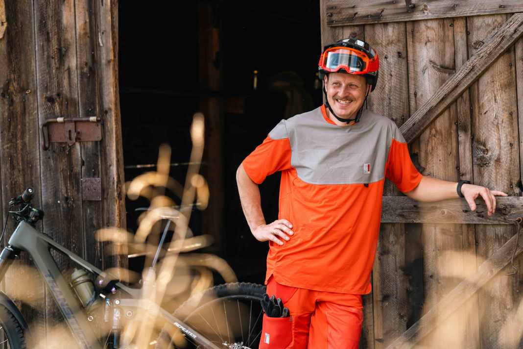 Er hat gut Lachen... er kann biken mit der neuen All MTN-Kollektion von Leatt.