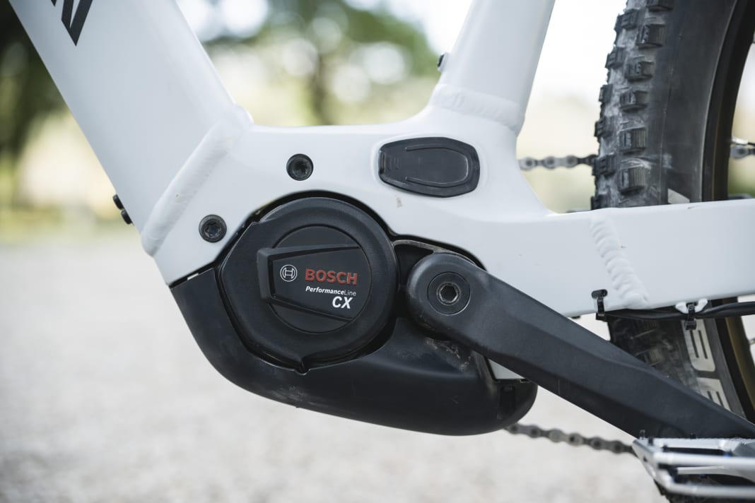 Das Grand Canyon:On ist neben dem Strive:On CFR das erste E-MTB von Canyon, das vom Bosch Performance CX angetrieben wird.