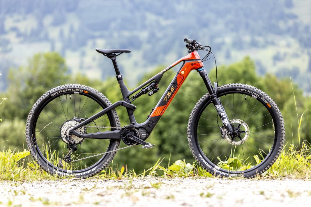 Für 9499 Euro gehört das Rotwild zu den hochpreisigen Kandidaten im Feld der elf All Mountains. Dafür bekommt man einen spritzigen, leichtfüßigen Flitzer für sportliche Touren.