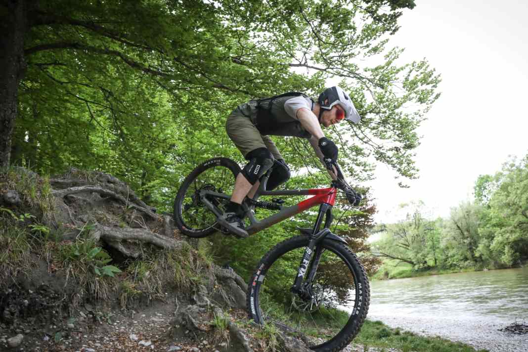 Leicht, luftig, sicher - diese Rückenprotektoren eignen sich besonders auch für technisch anspruchsvolle Trail- und Enduro-Rides