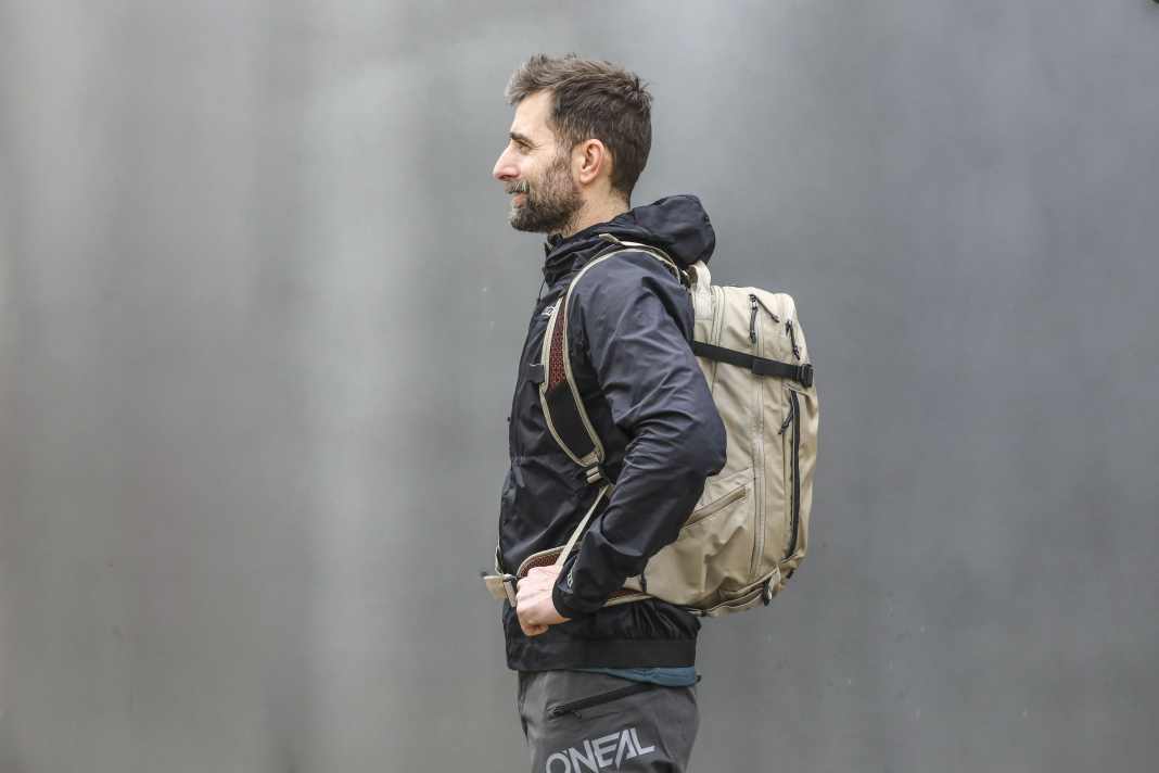 A rucksack only offers perfect comfort and a secure fit if it is correctly adjusted. We'll show you how to do this.