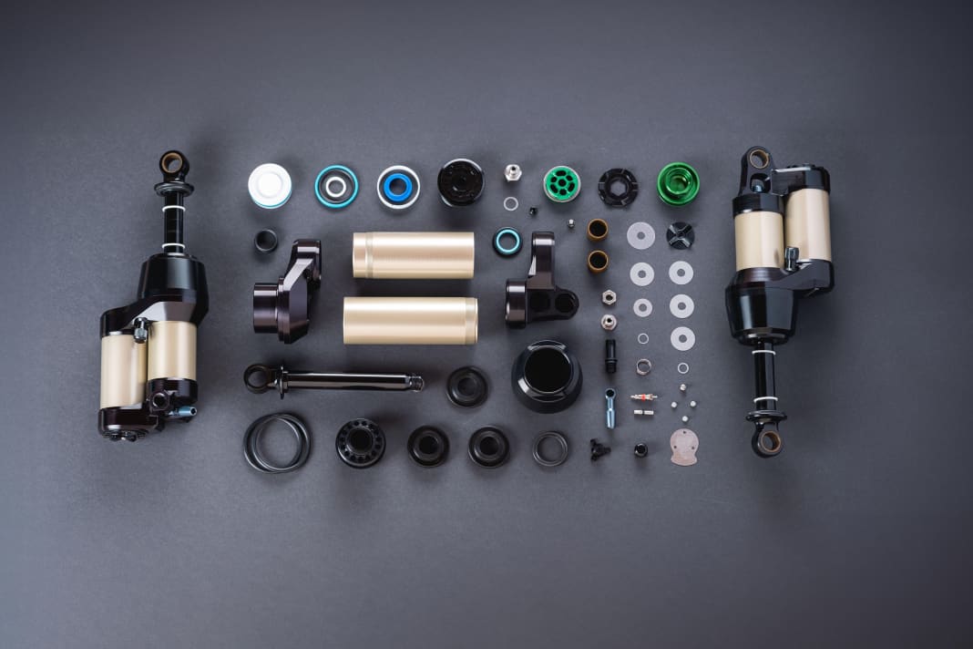 The individual parts of the optimised Intend Hover damper are assembled by hand in Freiburg.