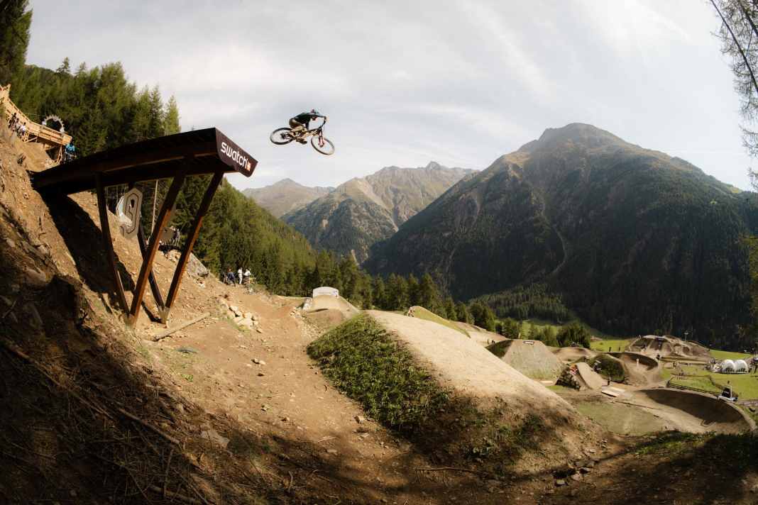 Big deal: this drop is to remain open to the general public? We amateur freeriders will have to take another sip of magic potion before the roll-in. New Zealand-born Casey Brown drops here.