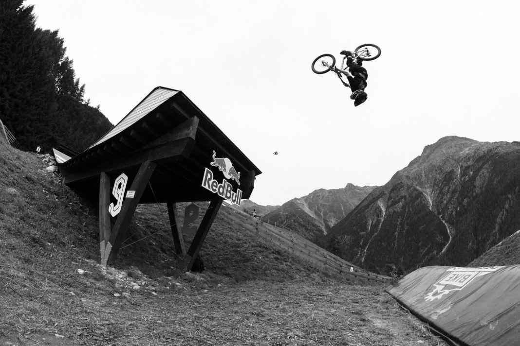 No time for chit-chat – just tilt your head back.