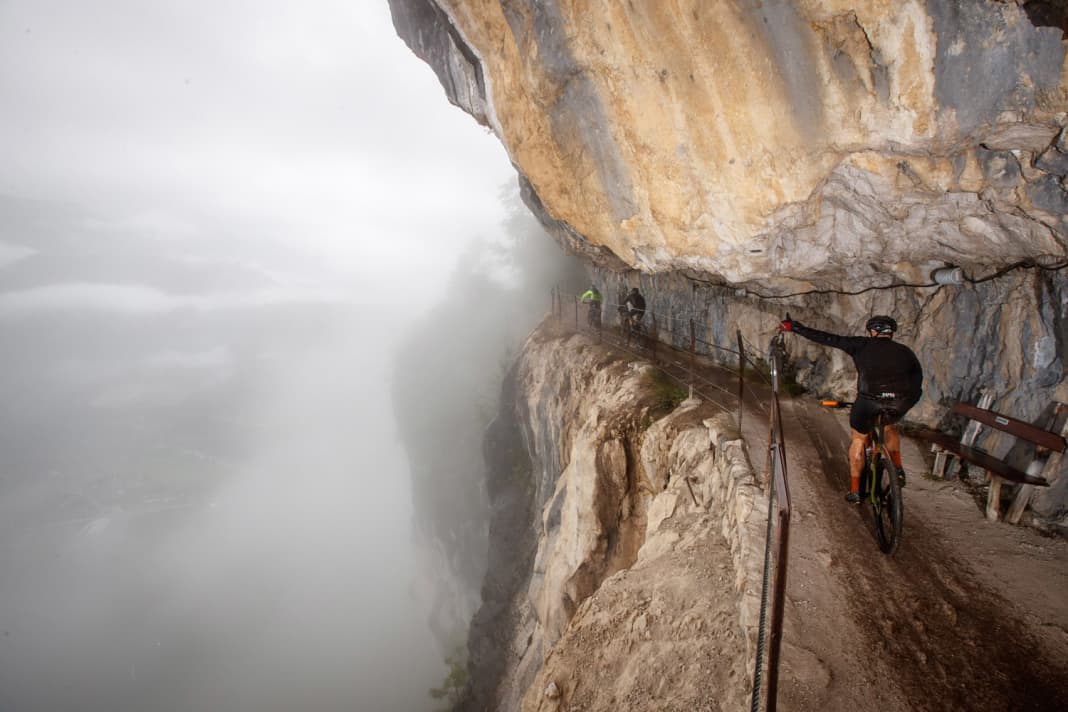 Simply spectacular: the passage through the narrow gallery that crosses the Ewige Wand high above Bad Goisern.