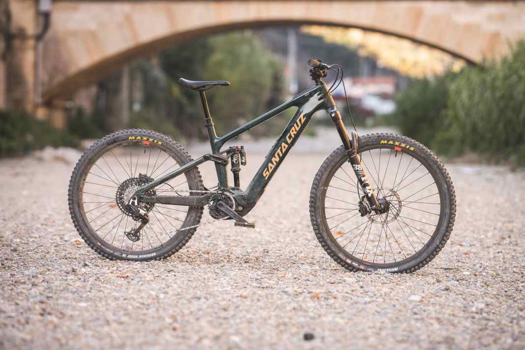 Santa Cruz Vala 90 / 22,2 kg1 / 160/150 mm / 29/27,5" / 8699 Euro / Carbon