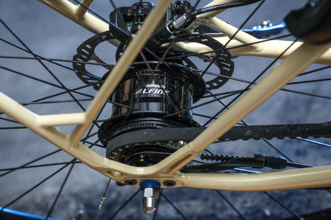 The Shimano Alfine with eleven gears and durable oil bath design.