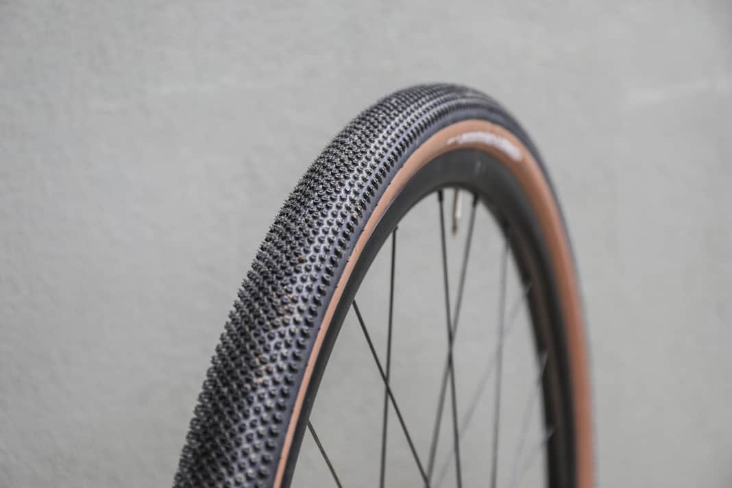 Der Schwalbe G-One Allround ist ein guter Gravel-Reifen für schnelle Touren mit hohem Straßenanteil.