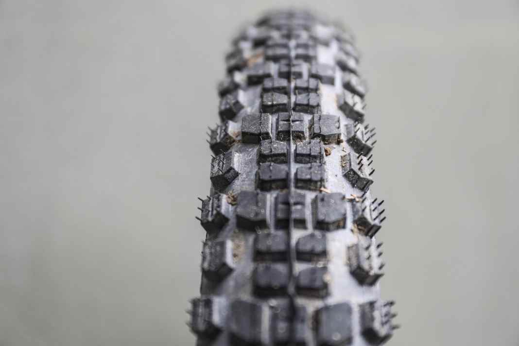 A closed centre profile gives the Johnny Watts good rolling characteristics.