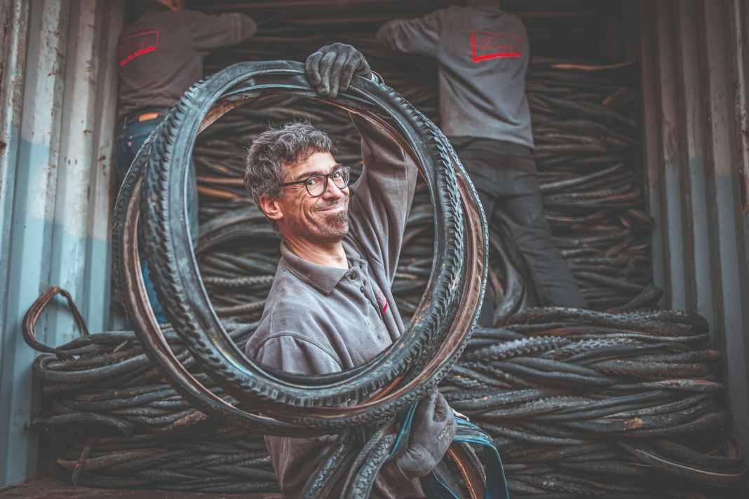Lange nur ein Traum, jetzt möglich: Das Recycling alter Fahrradreifen gelingt Schwalbe in Kooperation mit einem Logistikunternehmen und einem innovativen Recycling-Partner.