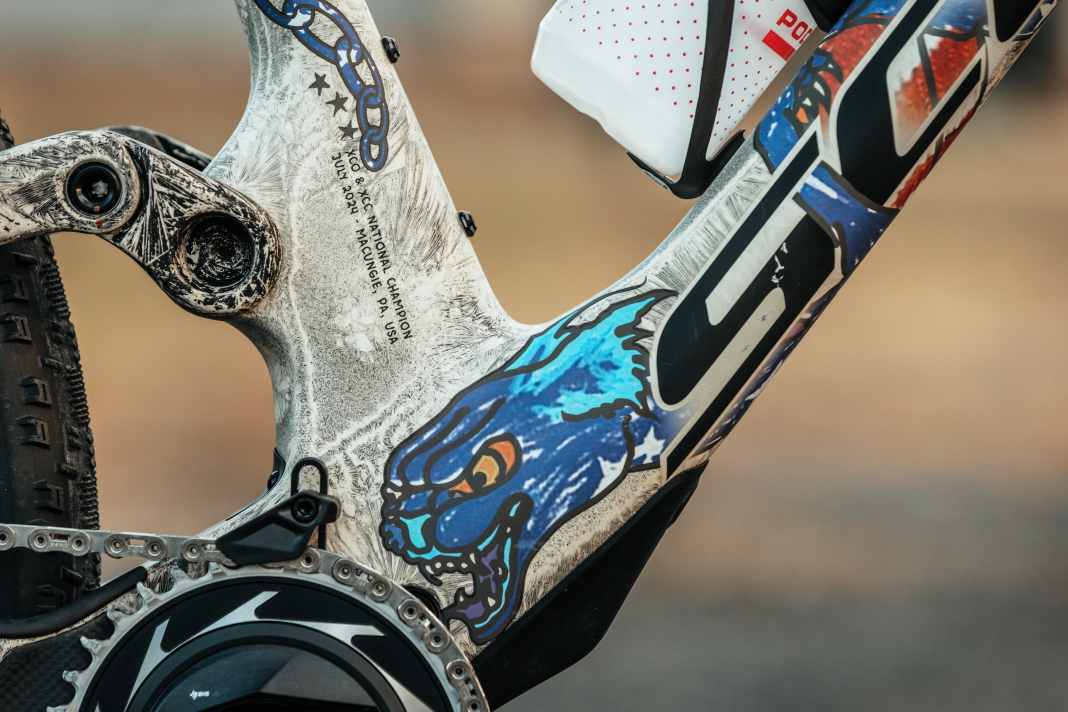 The drawings on the Scott Spark RC give the cross-country bike a unique look and were created by Bjorn Riley himself.