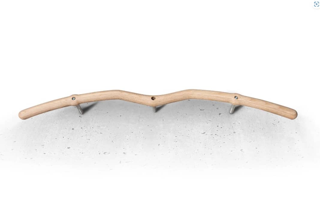 In addition to pull-up bars, the wooden workout experts from South Tyrol also offer pegboards and other exciting training equipment.