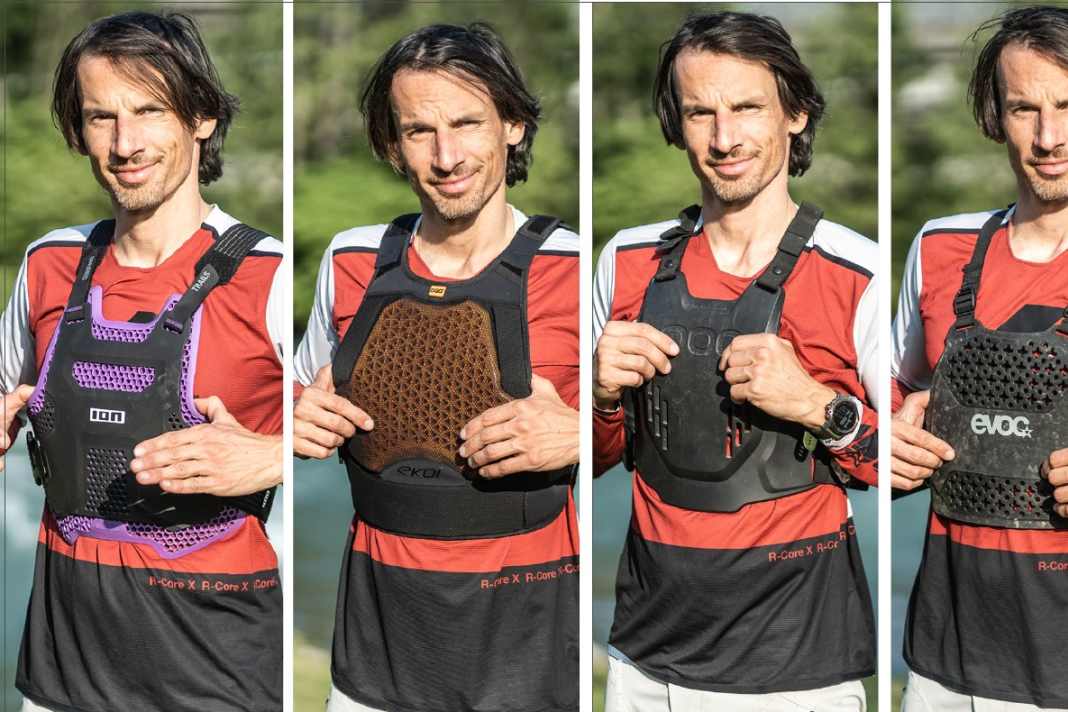 A comparison of all protector waistcoats. Two of them have the stricter protection level in the back section, two only the simpler one.