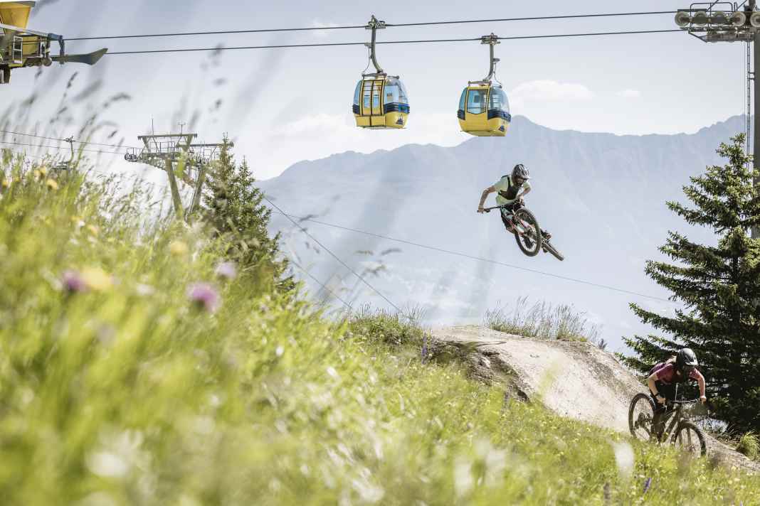 At last! On Saturday, 14 June, the gondolas will be running again in Serfaus and the freshly shaped lines will open.