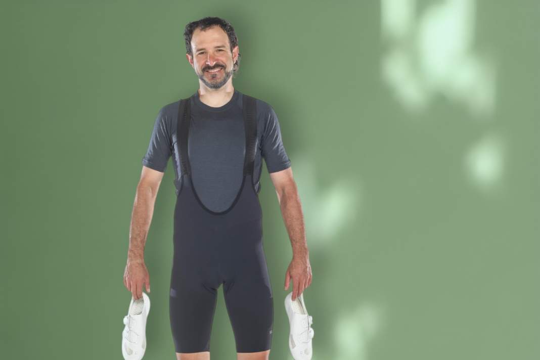 With the Shimano Distanza, the Japanese have a not-too-expensive bib short that is still at the cutting edge of trouser technology