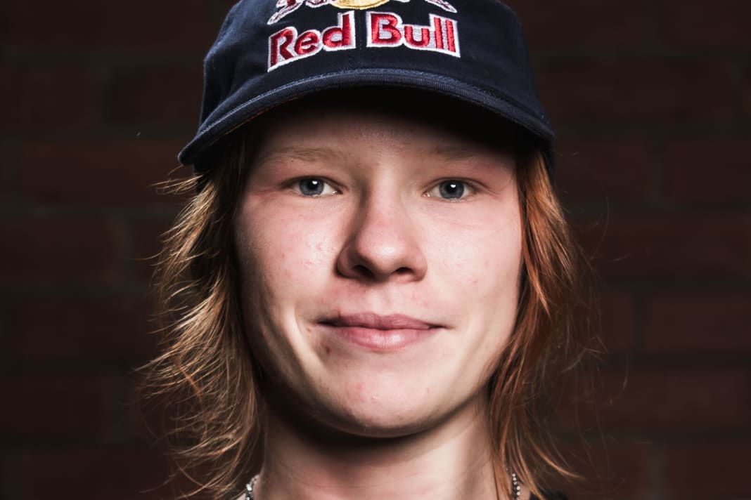 Patricia started doing wheelies on a city bike in 2019 and got her first dirt bike in 2020. Things have been going uphill ever since. She recently did a backflip triple barspin on dirt - something no woman has ever managed before. She now wants to attack in the FMB Worldtour. Insiders see her as the female Emil Johansson. Photo: Swatch Nines / Red Bull Content Pool