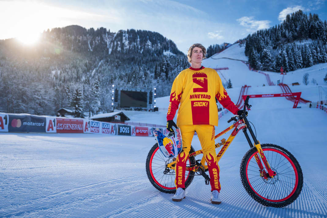 Fabio Wibmer, himself almost a living legend, wants to ride the Streif - the equally legendary ski piste in Kitzbühel - by bike. Not as the first...