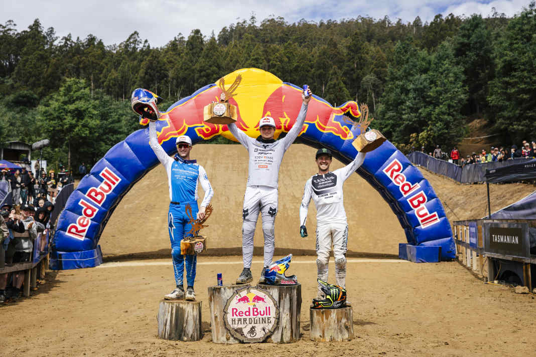 Schweben im Glück: Podium bei der Red Bull Hardline Tasmanien: Ase Vermette (1), Ronan Dunne (2), Troy Brosnan (3).