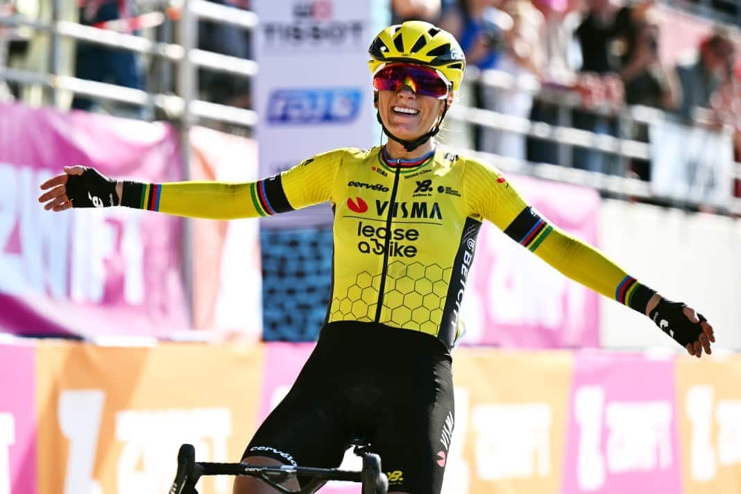 Paris-Roubaix 2025: Die Siegerin ist die auch im MTB sehr erfolgreiche Pauline Ferrand Prévot.