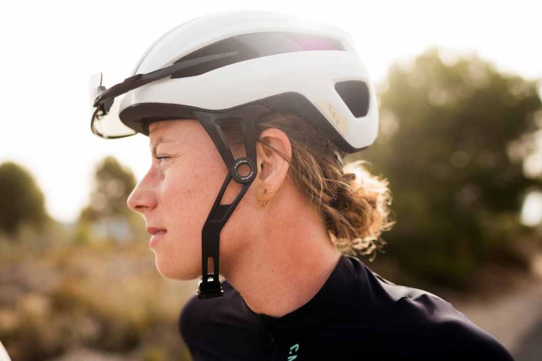 Revolutioniert Canyon zusammen mit dem Bügelverschluss von HighBar den Fahrrad-Helm?