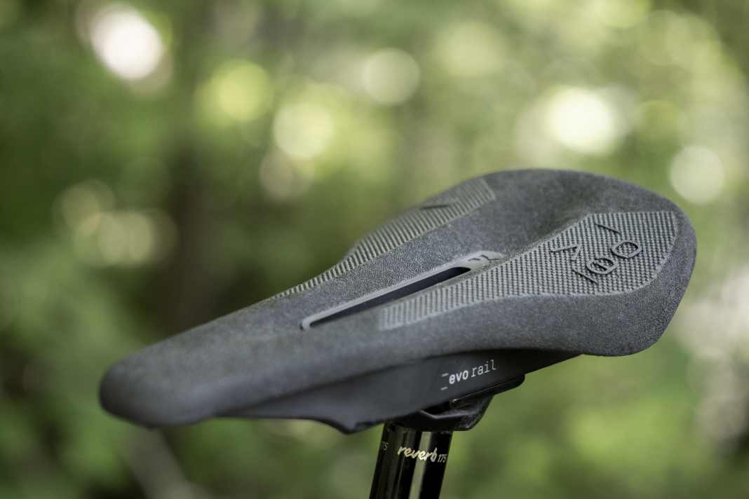 Avec l'Evo Rail Ultra, Sixpack ne présente pas simplement une nouvelle selle, mais un tout nouveau système de rails qui devrait établir de nouvelles références en matière de poids, de confort et de montage.