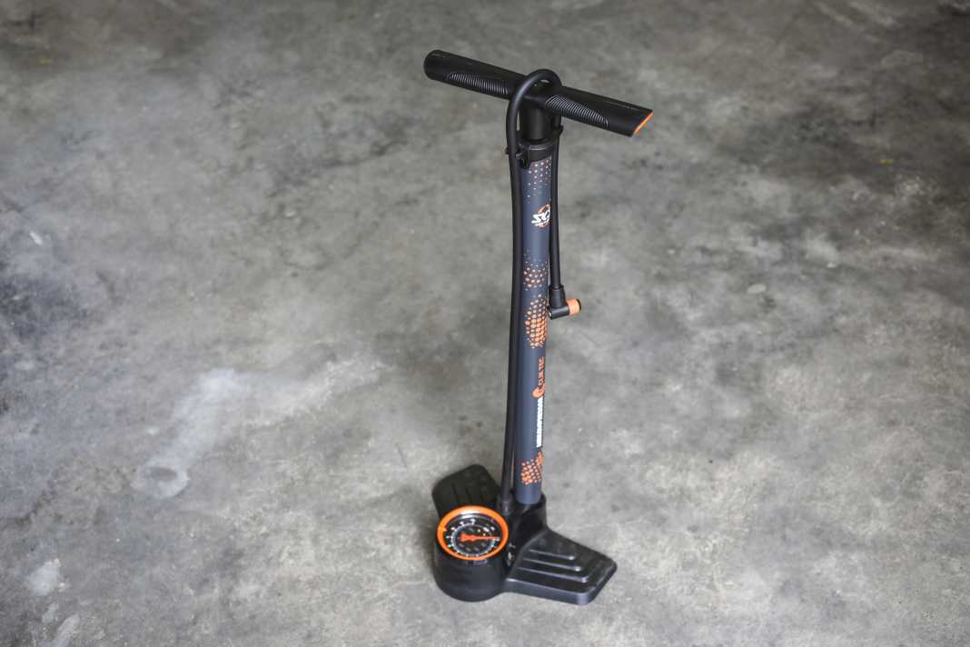 The Airkompressor is the workhorse in the SKS floor pump range and is designed to offer solid function at a favourable price.