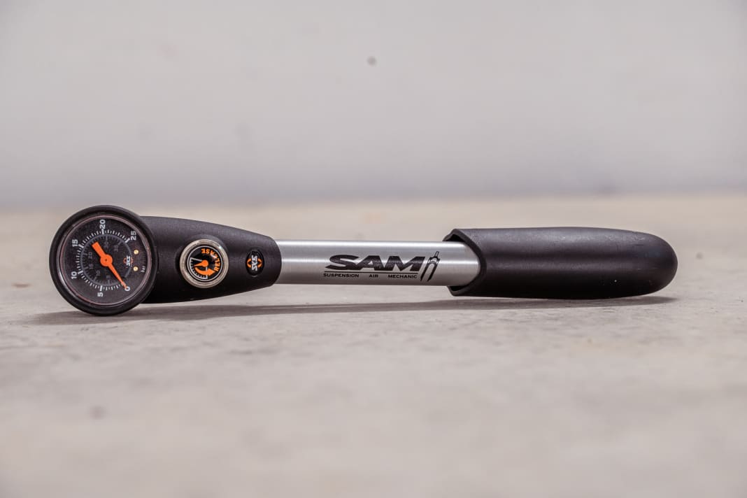 The SAM is the compact shock pump from the German manufacturer SKS