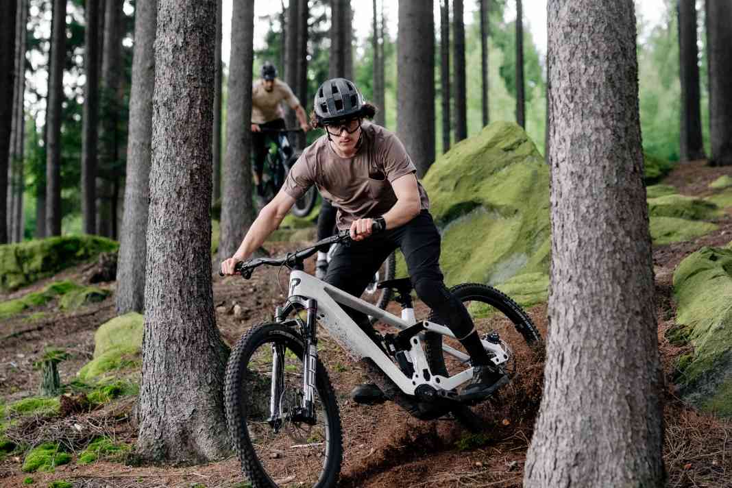 Das neue Slab Plus von Rose soll im harten Gelände und auf Touren funktionieren.