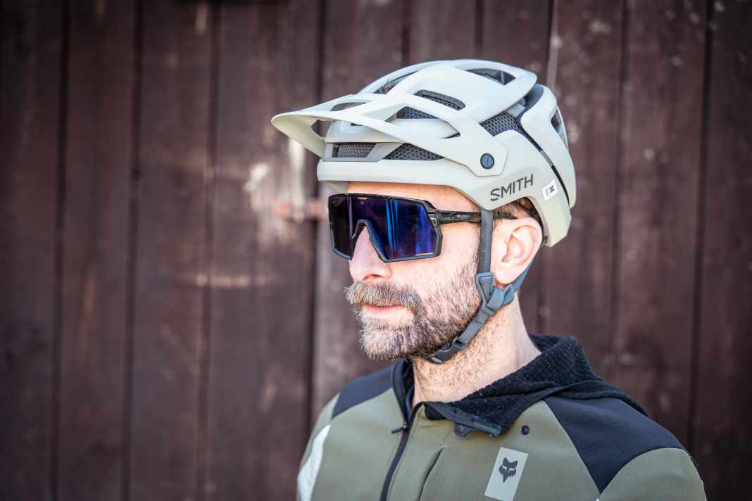 Mit dem Forefront 3 schickt Smith seinen Top-Helm mit MIPS Air Node und Koroyd-Technologie ins Rennen.