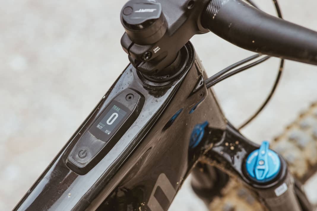 Tidy, high-quality, self-explanatory. The controls and display of the Kenevo SL are top class in the test field. More of the same!