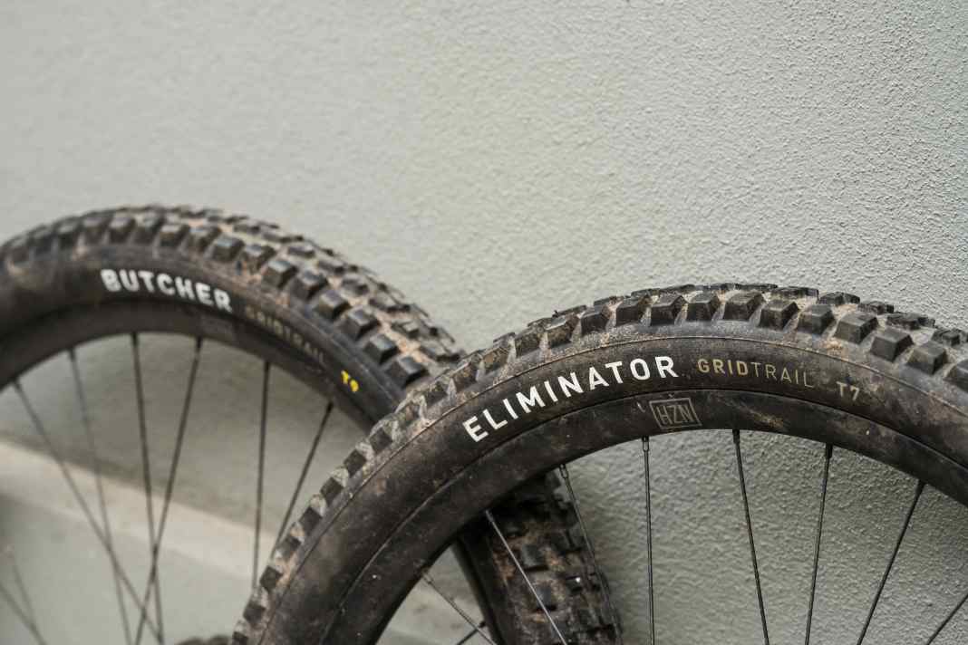 Die beliebte Reifen-Kombi Specialized Butcher/Eliminator soll durch optimierte Profil-Designs jetzt mehr Grip und Kontrolle in anspruchsvollem Gelände bieten.