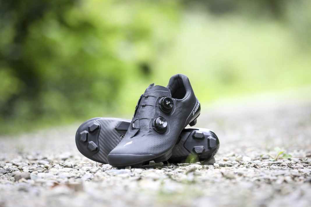 Leicht, steif, schnell: Mit dem S-Works Recon hat Specialized einen edlen Gravel-Race-Schuh im Programm