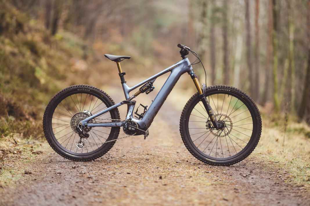 The new Levo S-Works costs 14500 euros and weighs 23.8 kilos without pedals.