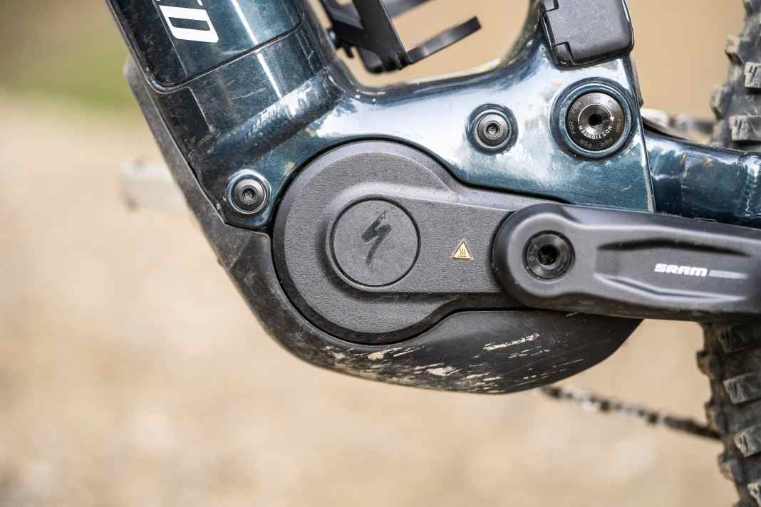 Bulky dimensions, comparatively heavy – and yet not nearly as powerful. Ever since the slim, lightweight and extremely powerful Avinox M2S motor has flooded the market, Specialized’s 3.1 motor has seemed a little outdated.

Nevertheless, we cannot emphasise this strongly enough: a top-of-the-range motor alone does not make a good e-bike. It is the bike itself that determines whether it’s a joy to ride – or not.