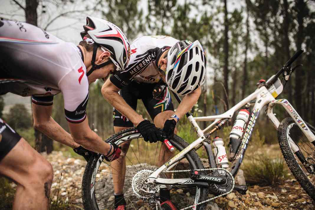 Punctures can always happen on long distances. Marathon bikers should therefore always have a puncture repair kit in their luggage.