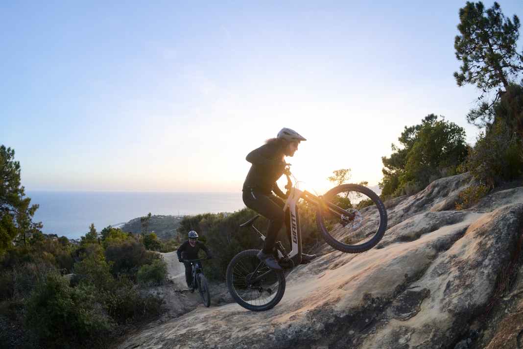 Auch für kleines Geld kann man mit dem E-MTB schon richtig Spaß haben. Empfehlenswerte Modelle gibt's im Gros zwischen vier und fünftausend Euro.