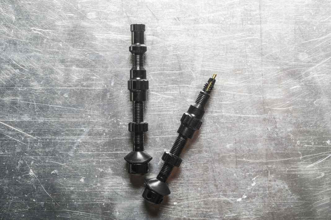 Thanks to its special design, the Stan’s offers more than twice the airflow of a standard tubeless valve.