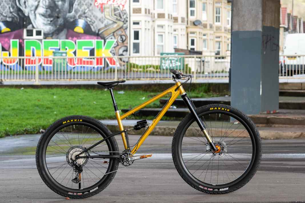 Fresh: Another 32-inch bike going into production: Starling Big Bird with 32-inch front wheel and 29-inch rear.