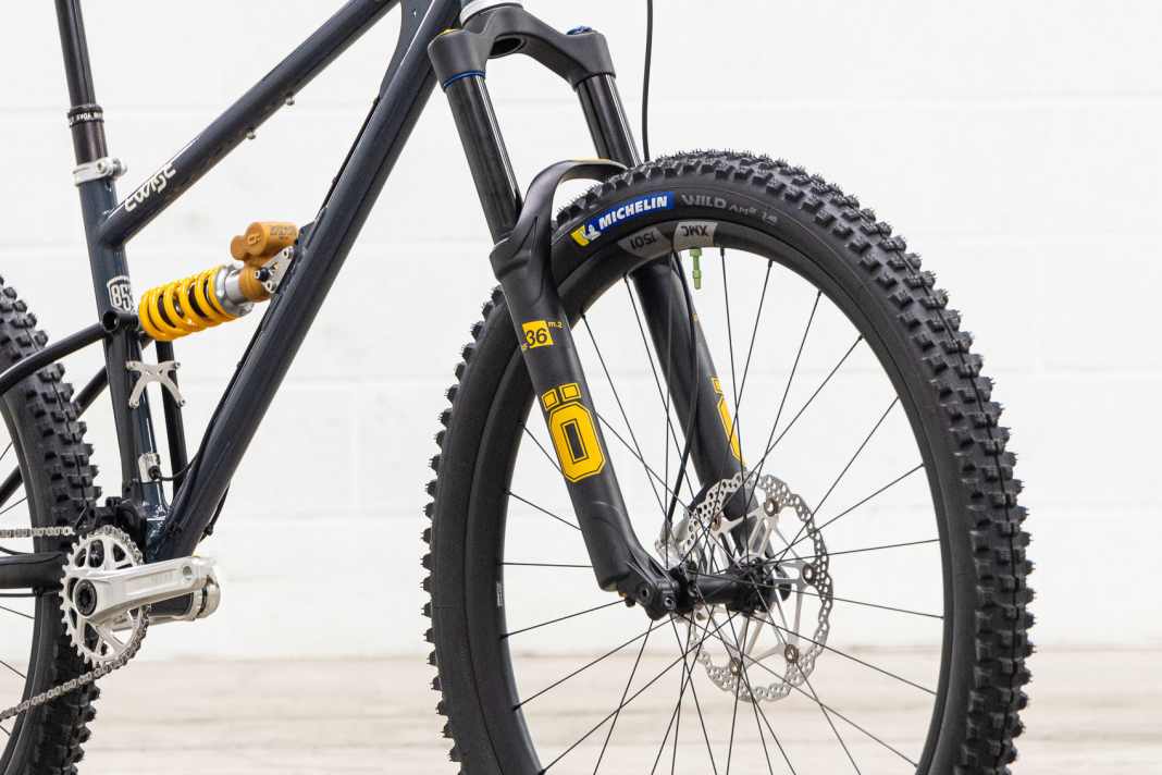 Starling goes into series production - the steel frames from Great Britain are now available as complete bikes with top equipment.