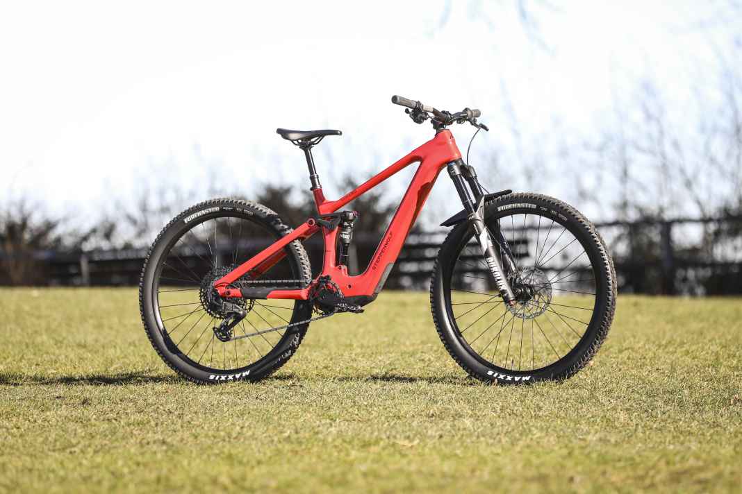 Für 5199 Euro gibt’s bei Steppenwolf schon ein DJI-E-MTB mit Vollcarbonrahmen.