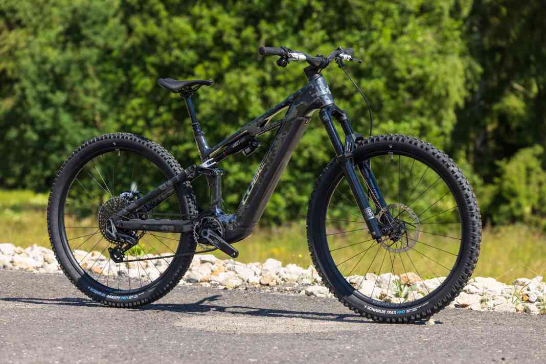 The Cube Stereo Hybrid One 44 Super TM is the more expensive of the two Avinox bikes in the Cube range.