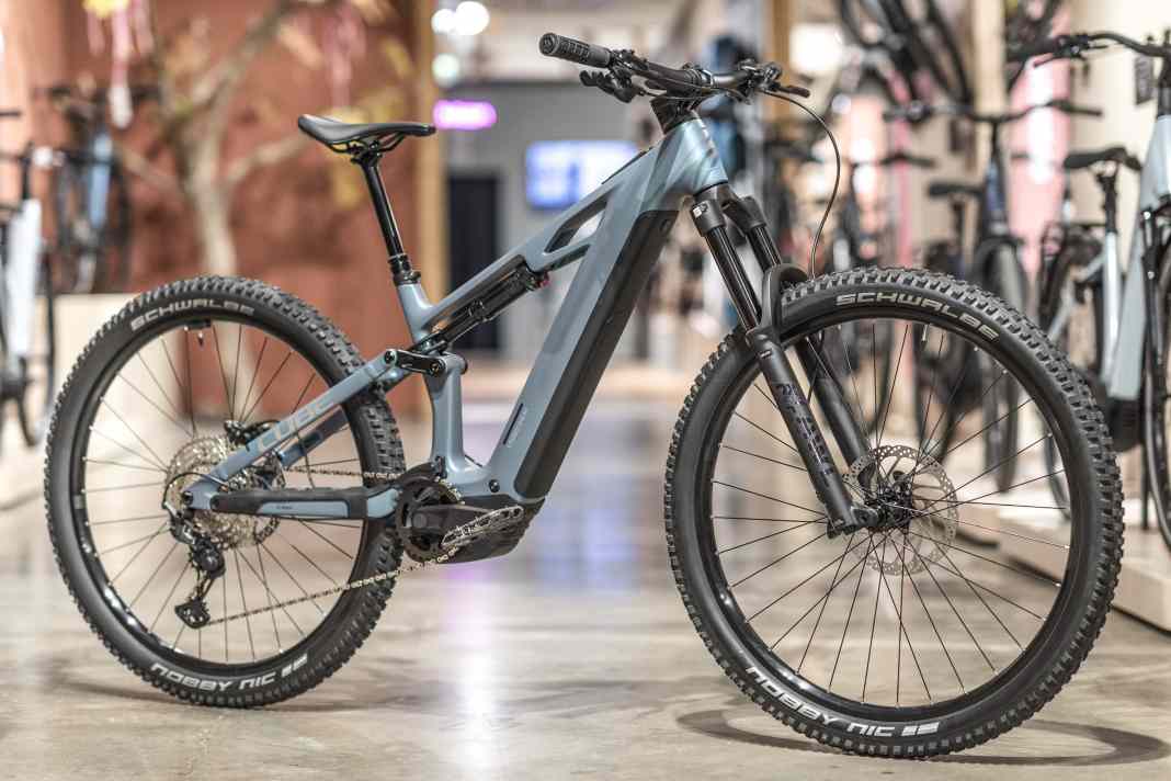 Starkes Preis-Leistungs-Paket mit Carbonrahmen, Bosch CX Gen5, 800 Wh-Akku und sinnvoller Ausstattung: das Stereo Hybrid One44 HPC Race 800 für schlappe 4.399 Euro