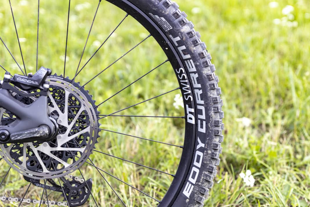 Schwalbe's Eddy Current rolls on the rear wheel with a stable Super Gravity casing. You shouldn't have to worry about punctures.