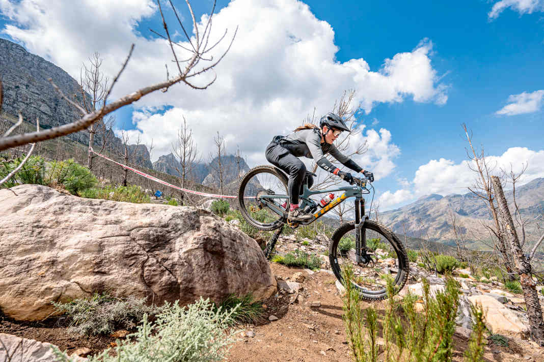 She rolls up the gravity scene in South Africa: Multi-talented Frankie du Toit in action.