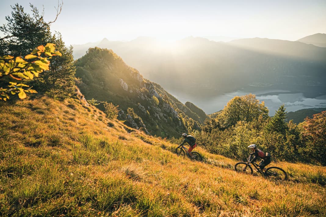 Zum Sonnenaufgang auf dem Kammweg des Monte Breda: Das schafft man nur mit Übernachtung im Rifugio Rosa di Baremone.